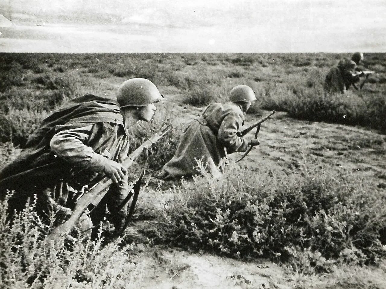 Великая отечественная действия. Пехота в ВОВ 1941-1945. Ростовская наступательная операция 1941. Великая Отечественная война 1941-1945 советские солдаты. Солдат красной армии 1941-1945 в бою.