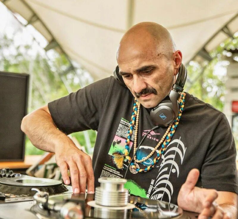 Parallx музыкант. Drum n bass мода. диджей продюсер. мужчины битмейкеры. Maceo plex москва.