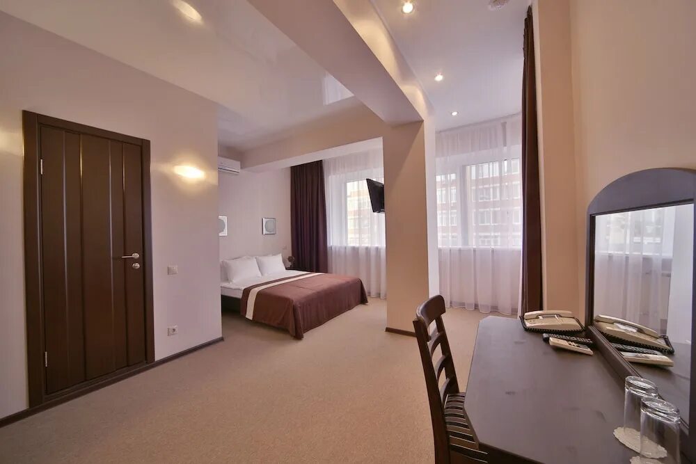 Отель чайка сызрань. Hotel x. Гостиницы читы фото номеров. Отель самара луксори. Мета москва отель.