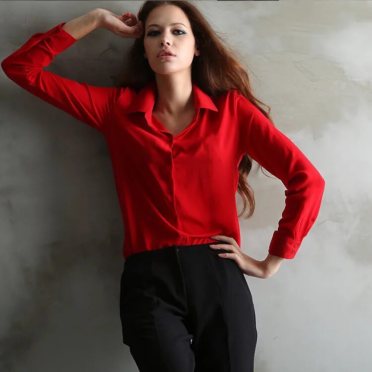 Красная приталенная блузка. Чеботина красная рубашка. Оджи красная блузка. Красная рубашка женская. Модные клетчатые рубашки.