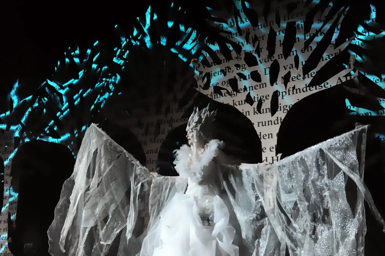 снежная королева изольда. царство снежной королевы андерсен. дворец тронный зал снежной королевы. дом профсоюзов снежная королева. задник на спектакль снежная королева.