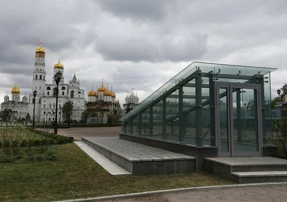 14 Корпус Кремля. 14 Корпус Кремля снесли. Парк на месте 14 корпуса Кремля. 14 Корпус Московского Кремля демонтаж.