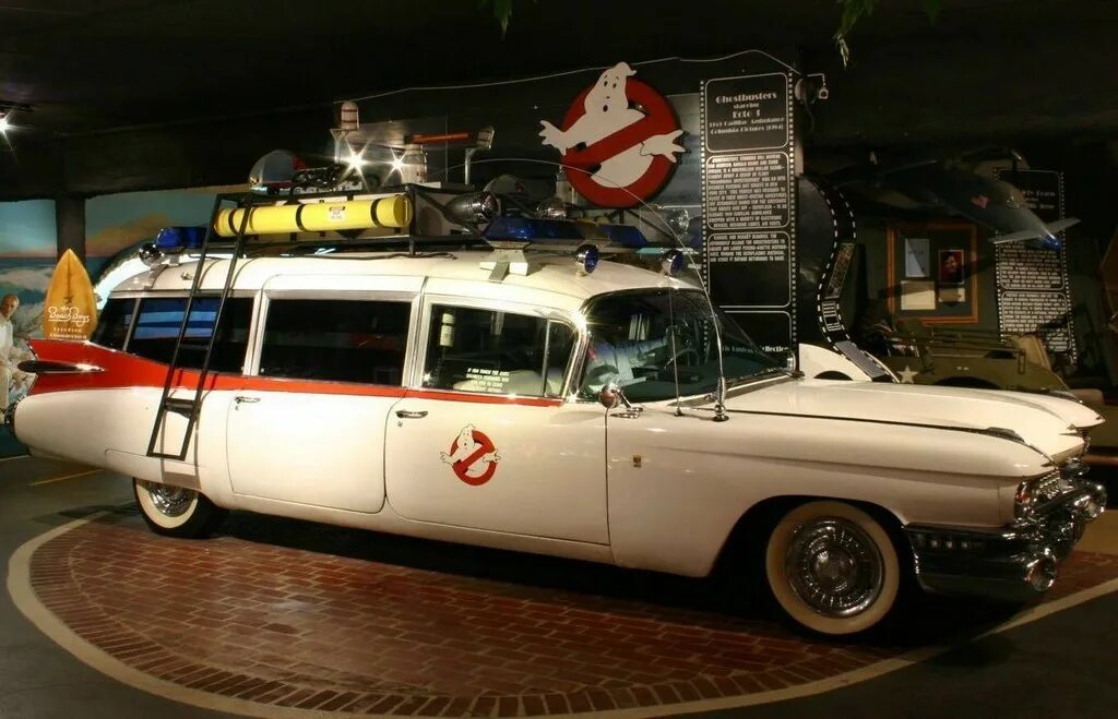 Кадиллак Миллер Метеор охотники за привидениями. Cadillac Ecto-1. Cadillac Miller-Meteor 1959 Ecto-1. Cadillac Ecto-1 GHOSTBUSTERS.