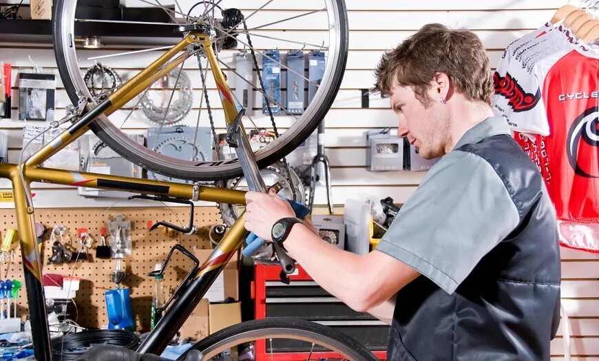 Bicycle Repair. Веломеханика. Красивый веломеханик. Красивые велоремонт. The bike being repaired