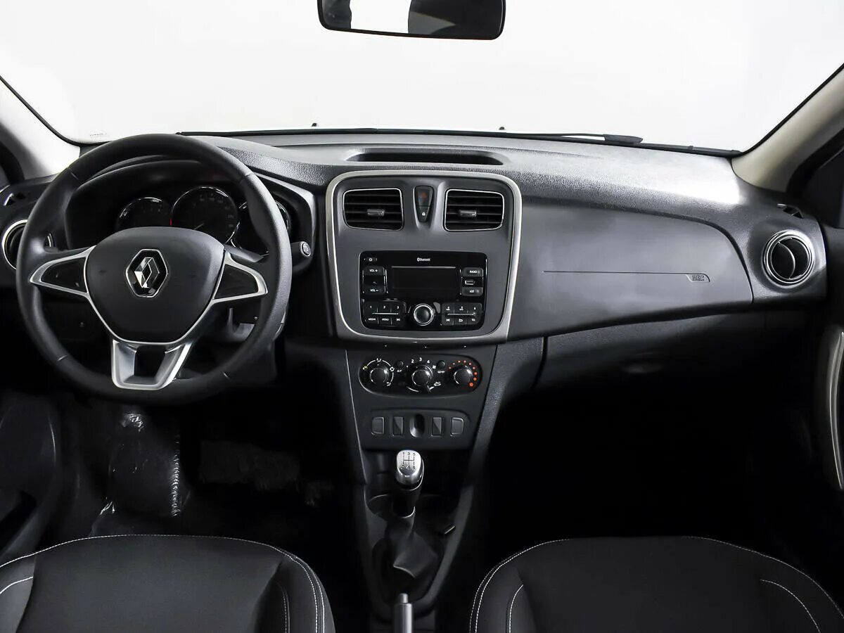 Renault logan 20 год