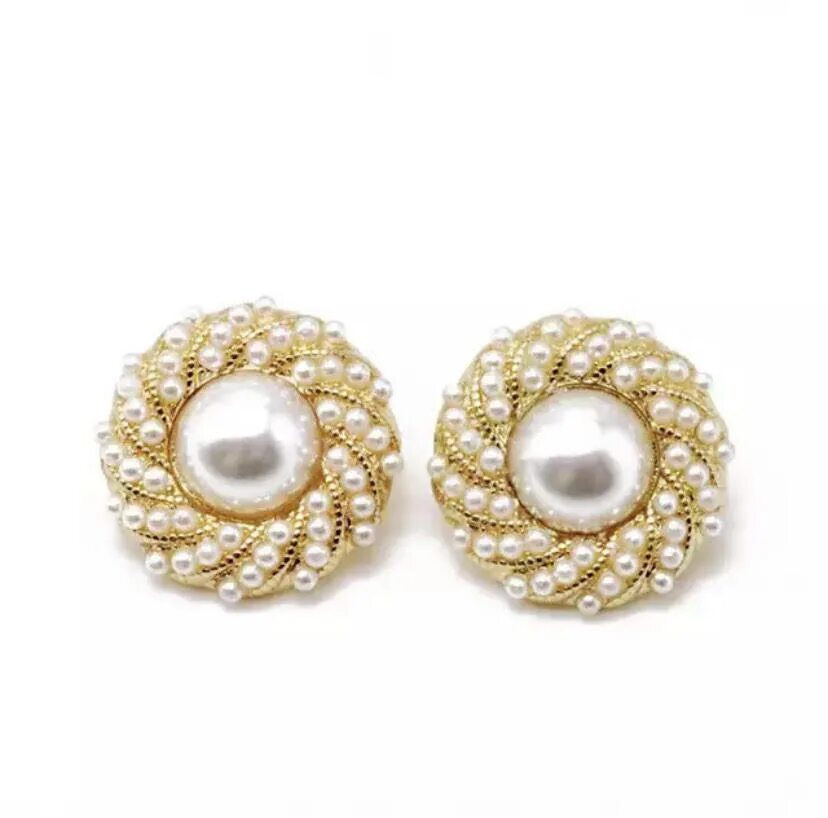 Жемчужные клипсы винтаж. Клипсы для ушей из жемчуга. Клипсы жемчуг. Серьги с марказитом из серебра ювелирочка. Серьги с цветным жемчугом.