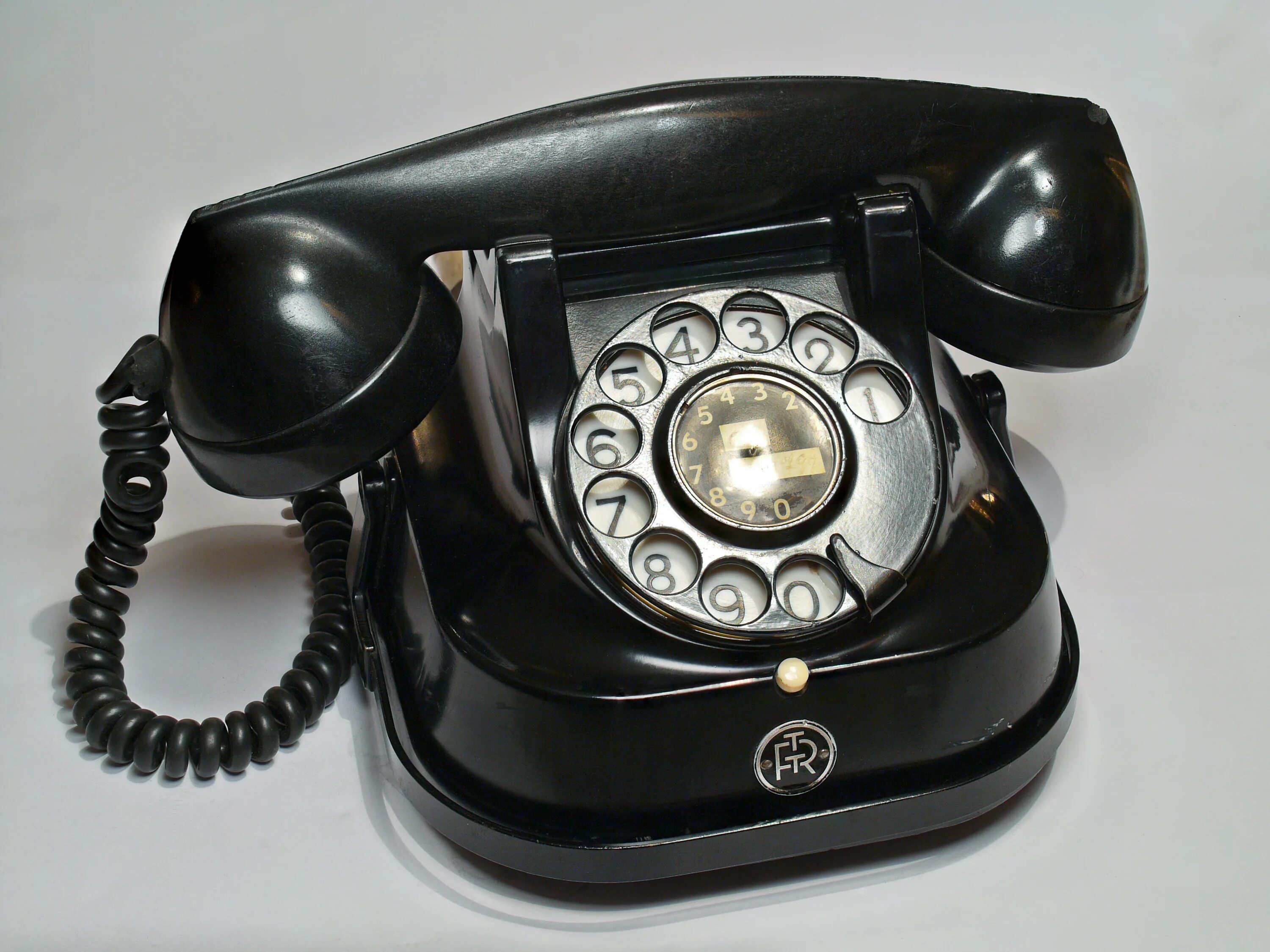 Где найти старый телефон. Телефонный аппарат сапфир-2. Телефонный аппарат w-28. Телефонный аппарат ста-4цб. Телефонный аппарат Строуджера с дисковым номеронабирателем 1899.