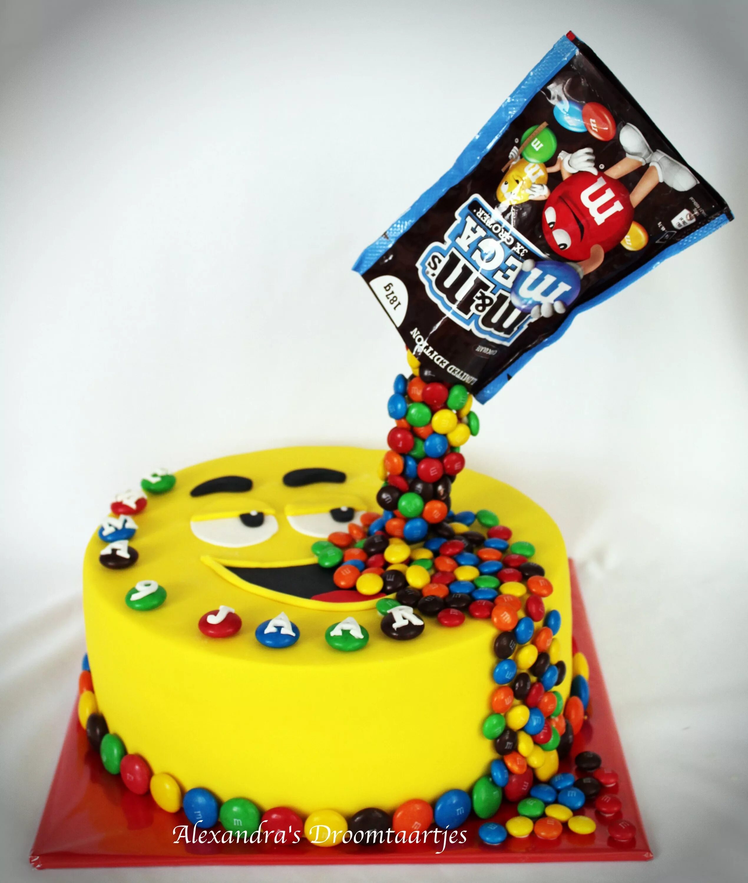 Торт эм энд эмс. Торт m&amp;m. торт с ммдемсом. украшение торта m m&#039;s. торт m m&#039;s для мальчиков.
