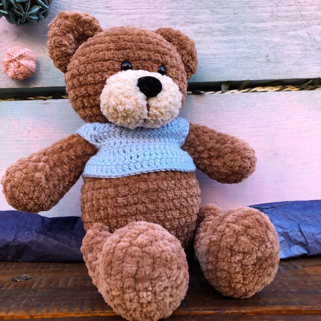 Игрушки из плюшевой пряжи. Связанные игрушки. Вязаный мишка амигуруми. Медвежонок амигуруми. Микровязание амигуруми.