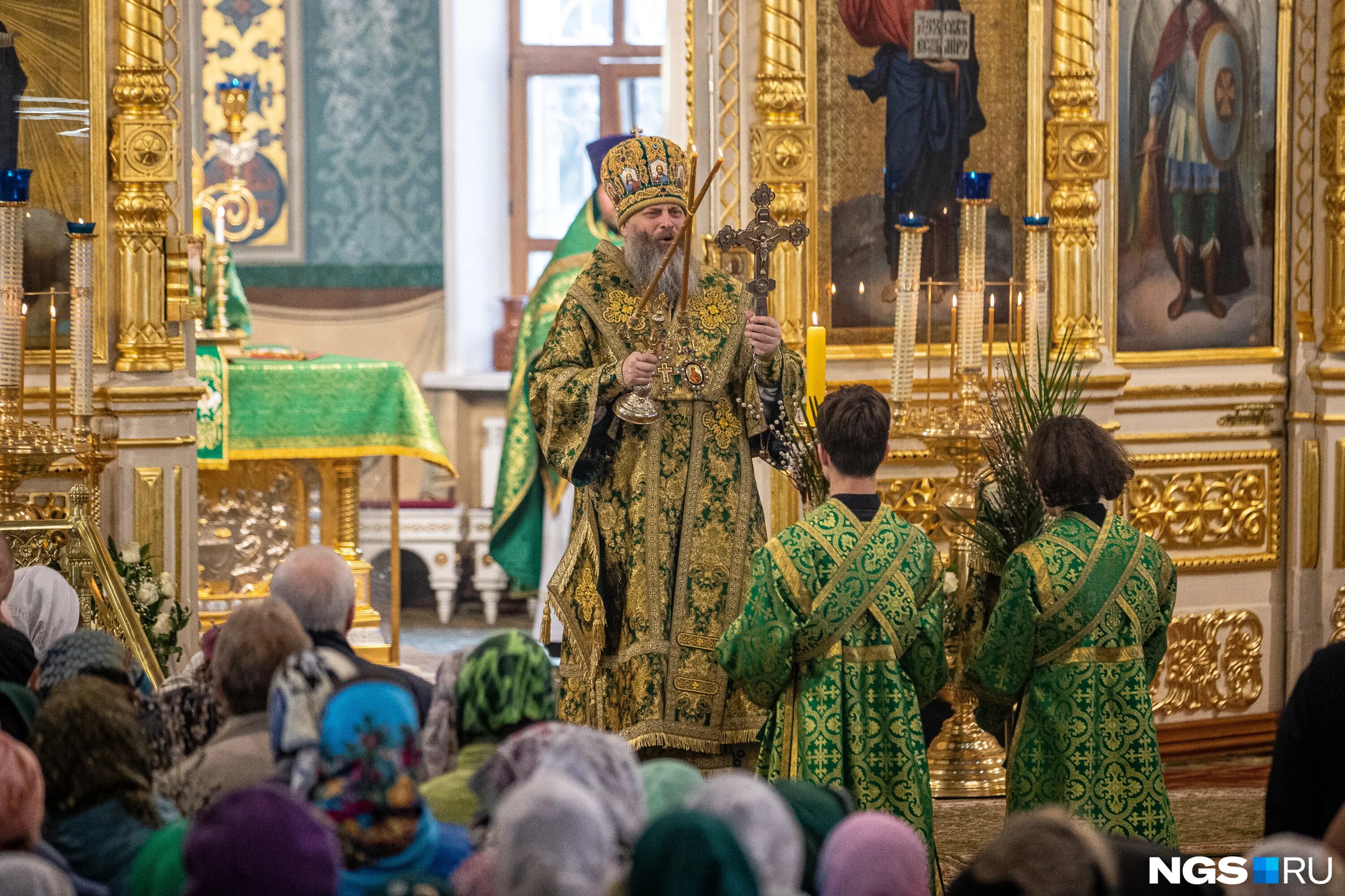 Вербное воскресенье в армении. Освящение вербы. Верба Церковь. Вербное воскресенье в храме.