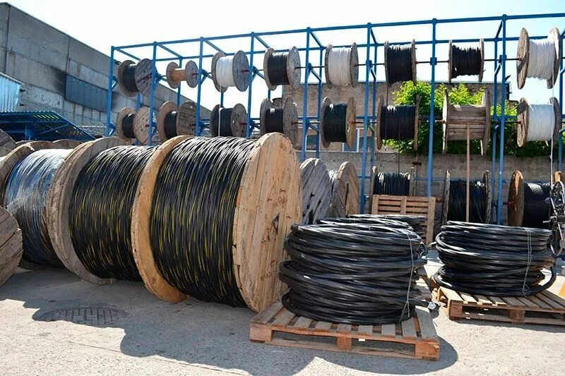 Кабель силовой на барабане. Incar aps-04b(4ga,черный(-),50м. Бухта провода. Бухта алюминиевого провода 2х16 бухта. Бухта кабеля 4.