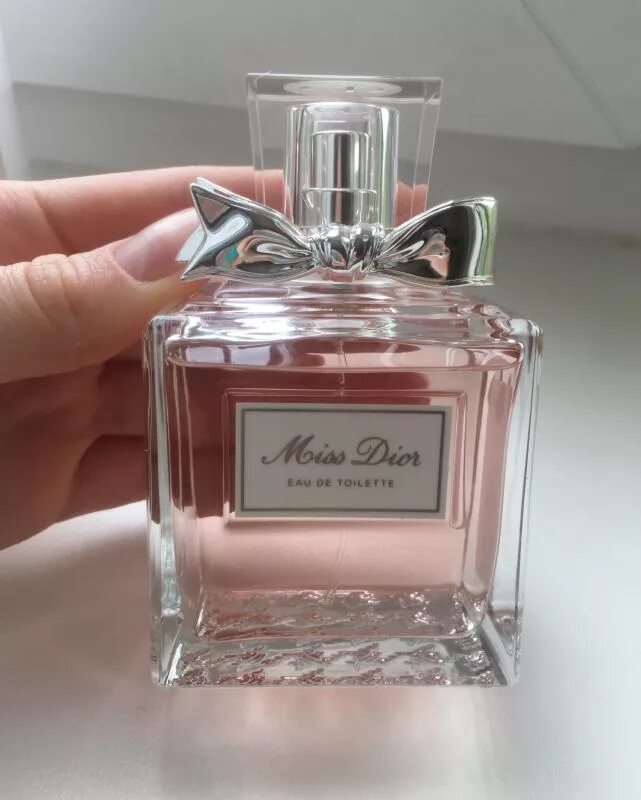 Мисс диор розовые. Miss Dior Eau. Dior Miss Dior Eau de Toilette. Флакон Мисс диор. Духи Мисс диор маленький флакон.