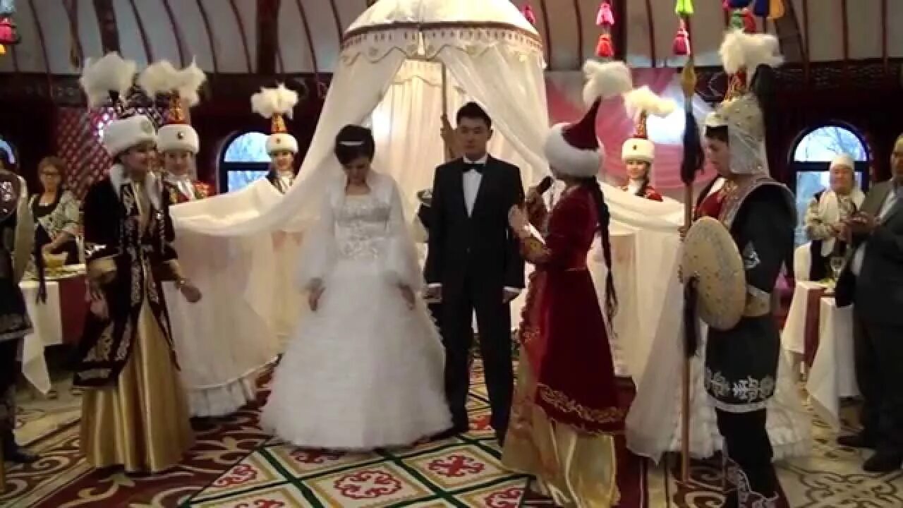 Казахская свадьба на казахском языке. Казахская традиция кыз узату. Свадьба кыз узату. Свадьба в Казахстане. Свадьба казахов.