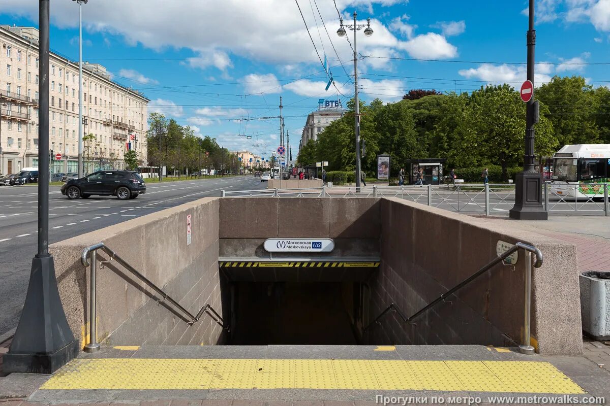 Петроградка метро. Станция Московская Санкт-Петербург. Метро Московская Санкт-Петербург. Московско Петроградская линия метро в СПБ. Станция метро Московская Питер.