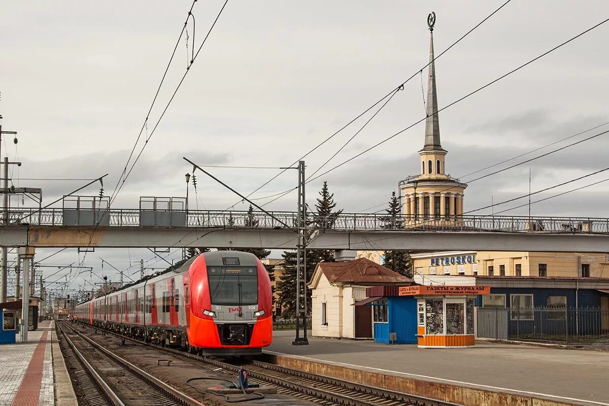 Жд ласточка петрозаводск. Петрозаводск вокзал Ласточка. Санкт-Петербург Петрозаводск Ласточка вокзал. ЖД станция Петрозаводск. Петрозаводск пассажирский вокзал.