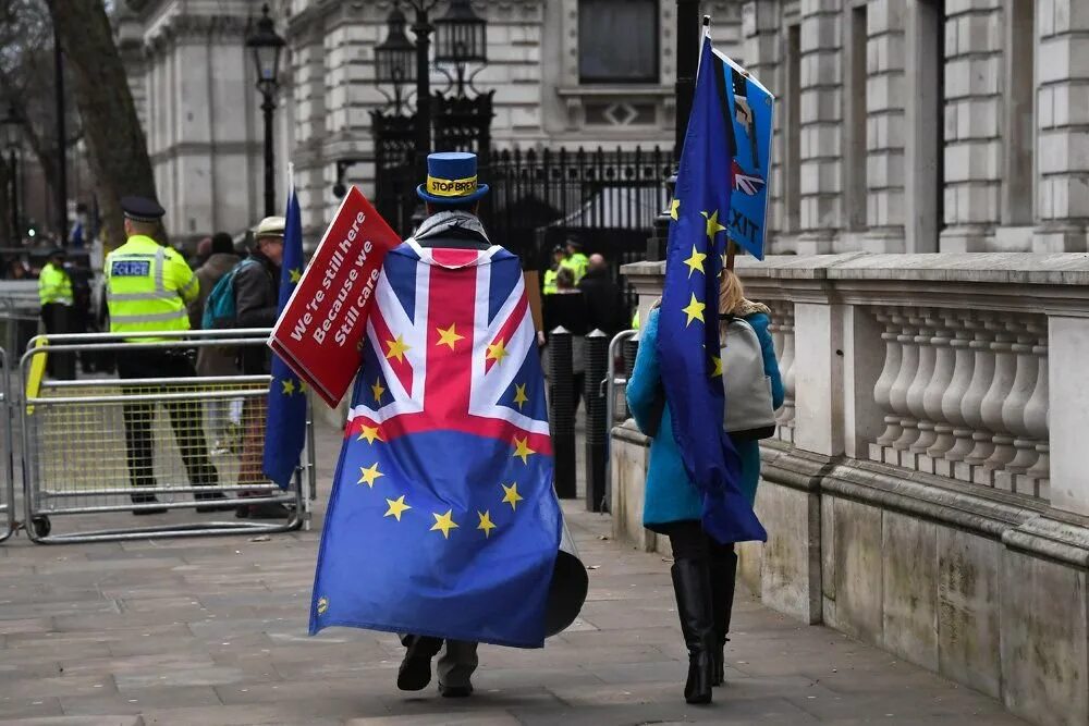 Великобритания и Евросоюз. Британия и ЕС. Британия это Европа. Великобритания входит в Евросоюз. В англии спустили флаг