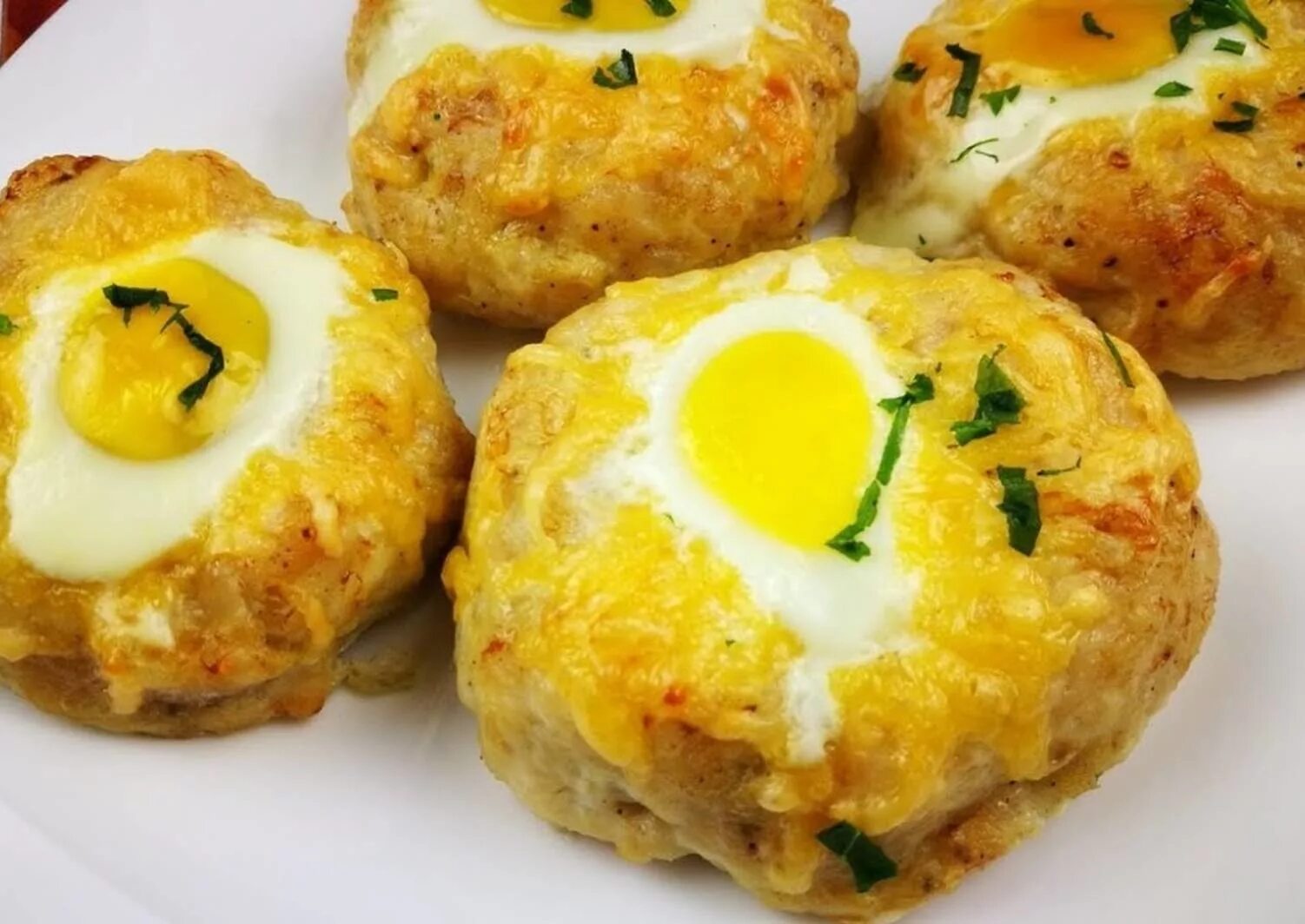 рыбный фарш с яйцом. фарш котлетный. фарш лук яйца. фарш с яйцом. зразы с яйцом.