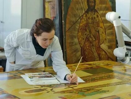 Девушка реставратор