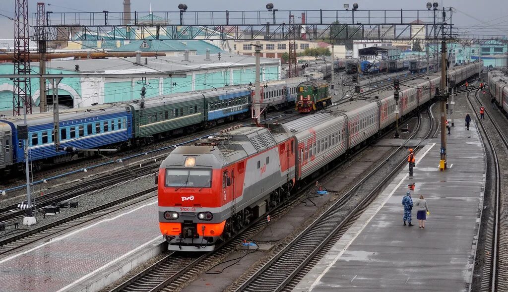 Ржд омск телефон. Станция Омск пассажирский. РЖД вокзал Омск. Омск пассажирский эп2к. Эп2к Омск Старая Московка.