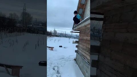 Сброситься или заговорить с ней