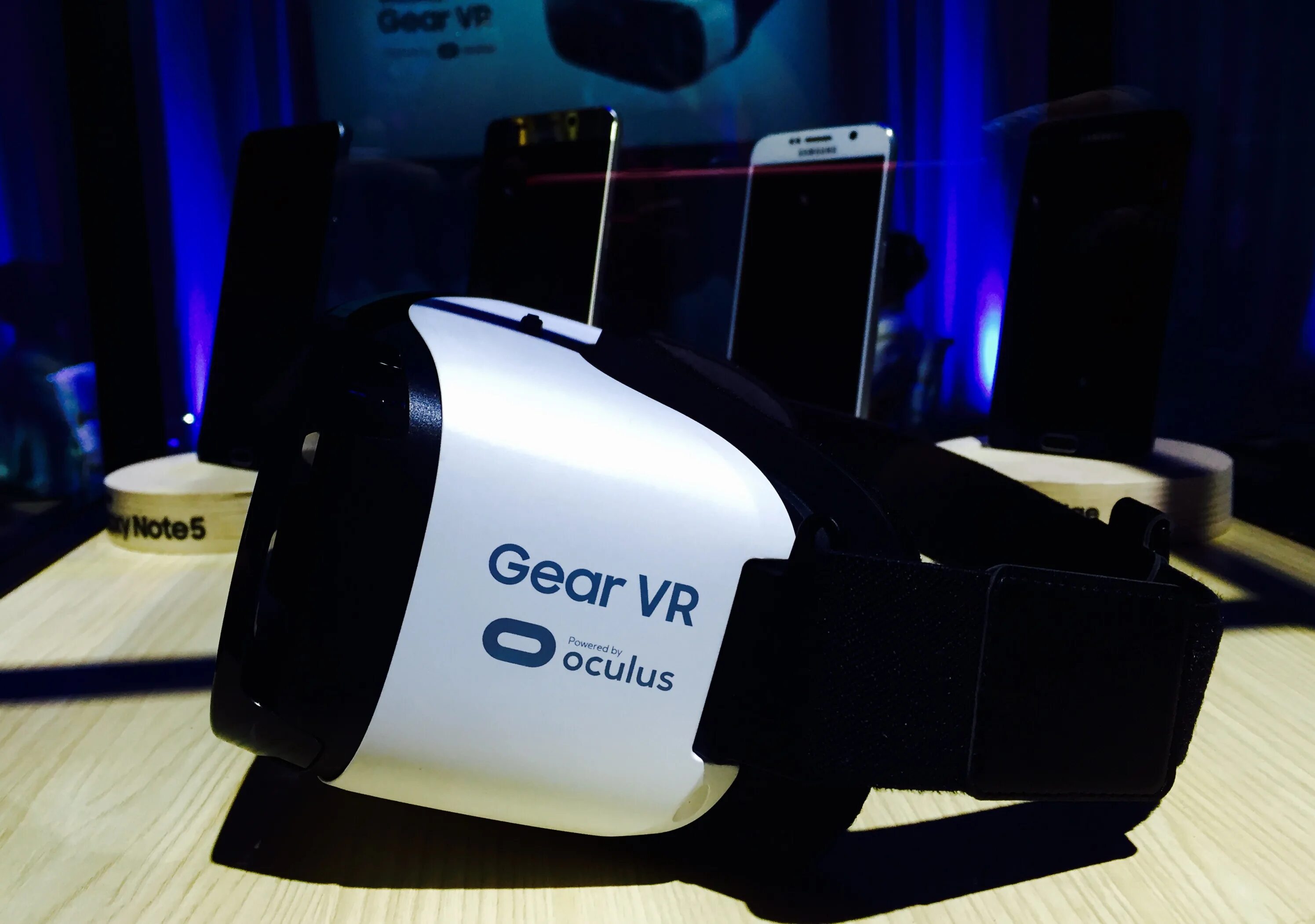 Samsung vr oculus. Samsung Gear VR Oculus. Очки Gear VR Oculus Samsung. Комплектация Gear Oculus VF. Ремешок на Oculus.