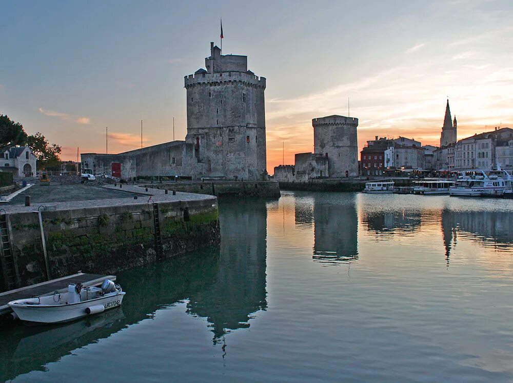 La rochelle. Ла Рошель. Ля-Рошель Франция. Ла Рошель город. Ла Рошель крепость во Франции.