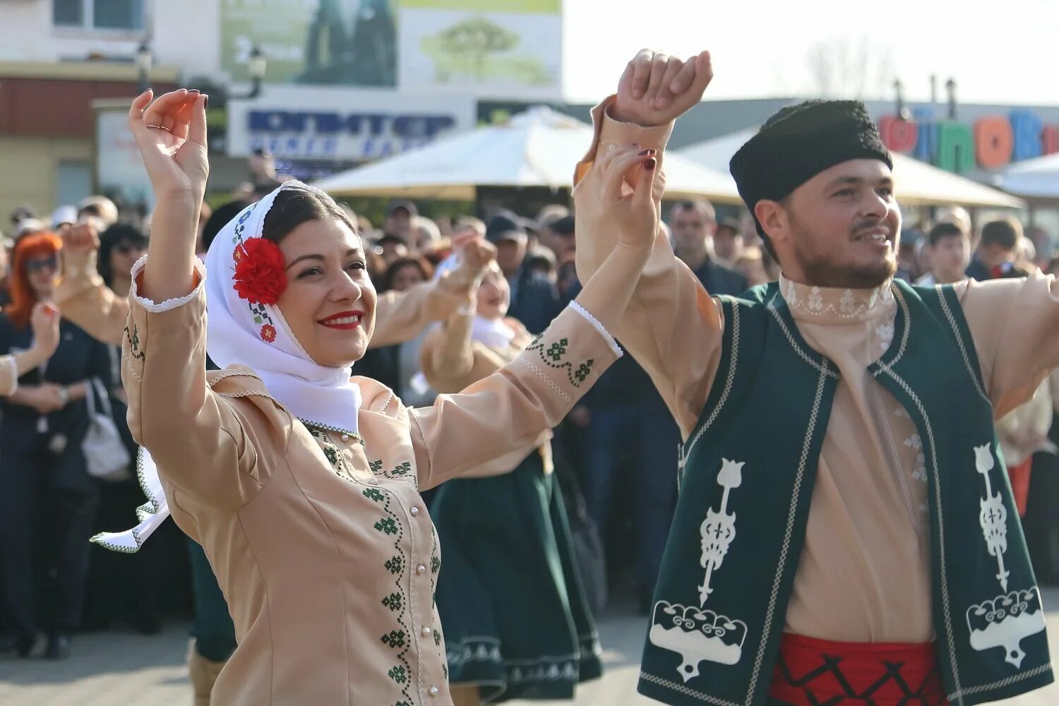 Гагаузы вероисповедание. Гагаузские праздники. Гагаузские женщины. Национальная одежда гагаузов. Гагаузы танцы.