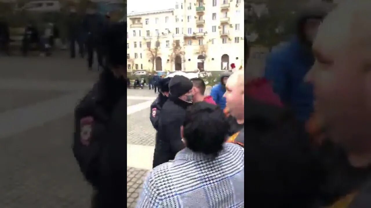 В астрахани задержали в день траура. Митинг против собак Астрахань. Митинги 21 января 2021. Митинг в Астрахани 1 мая 2022. Астрахань 56 школа протесты.