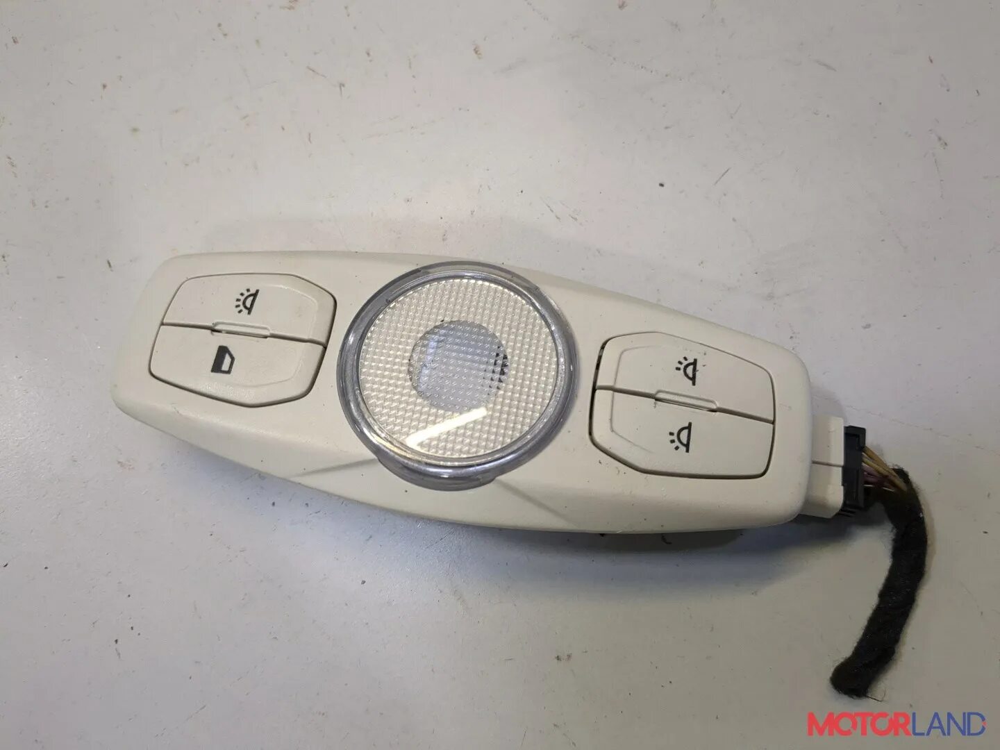 Плафон освещения салона форд куга 2. Ford kuga как снять плафон в салоне. 8450105364 плафон. Плафон освещения салона форд куга 2. Форд куга 1 датчики в плафоне.