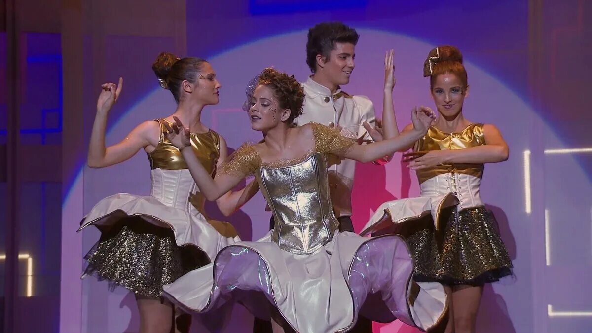 Violetta te. Прическа виолетты. Violetta te. Violetta te. Violetta te.