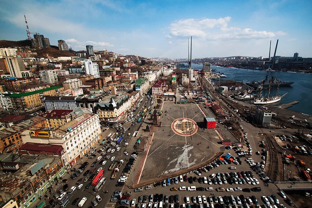 Владивосток прямо время. Центральная площадь Владивостока. Владивосток площадь центр. Центральная площадь Владивосток сверху. Владивосток центр города вид сверху.