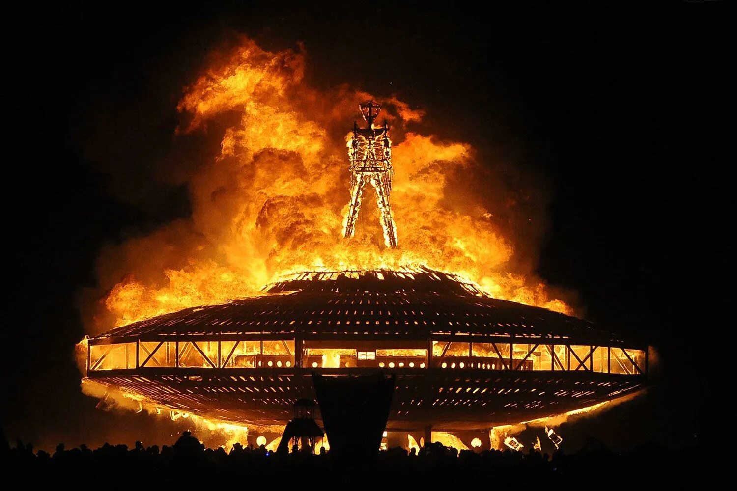 Бернинг мэн фестиваль. Фестиваль невада бернинг мэн. Фестиваль burning man сожжение. Берн фестиваль. Берн фестиваль.