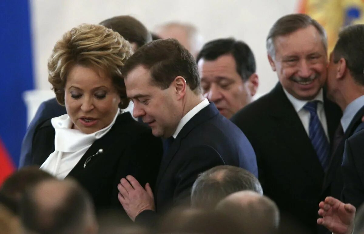 Матвиенко и Медведев. Матвиенко и Жириновский. Медведев и Матвиенко спят на послании президента.