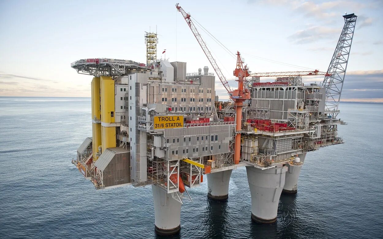 Морская буровая платформа. Нефтегазовая платформа «Тролль-а», Норвегия. Буровая платформа troll a. Петрониус нефтяная платформа. Морская нефтегазовая платформа Петрониус.