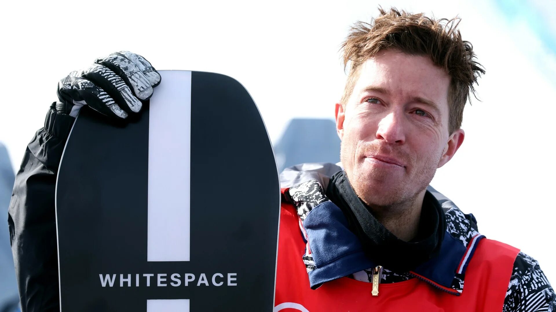 Shaun white. Шон Уайт. Шон Уайт сейчас. Шон Вайт сноубординг и Нина Добрев. Шон Уайт какие операции перенес.