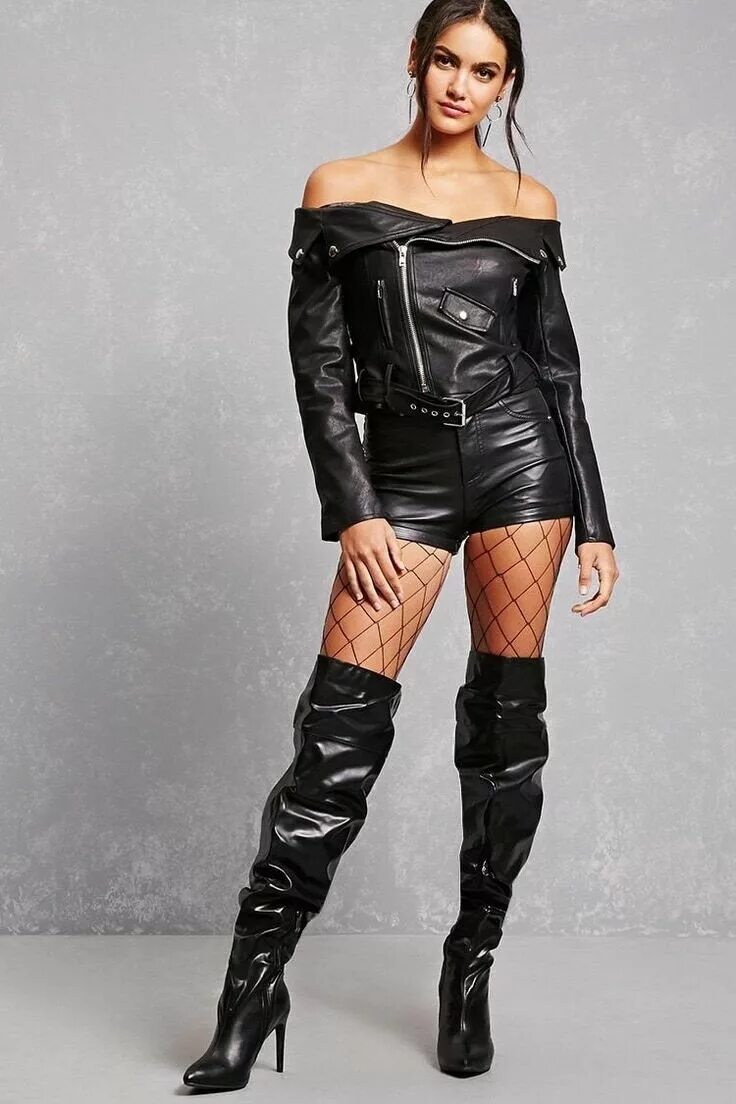 Девушки в кожаных ботфортах. Скарлетт йоханссон в сапогах. Мишель торн в чулках и сапогах. Девушки в коже. Ботфорты на девушках.