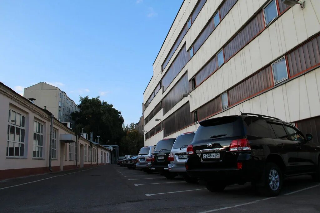 автохозяйство мэрии москвы. охрана паркинга. охранник на стоянке. охрана паркинга. охранник на стоянке.