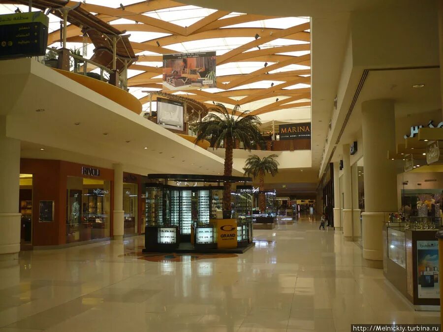 Какие магазины в шардже. Sahara centre шарджа. сахара молл в шардже. шарджа торговый центр сахара. шарджа сити молл.