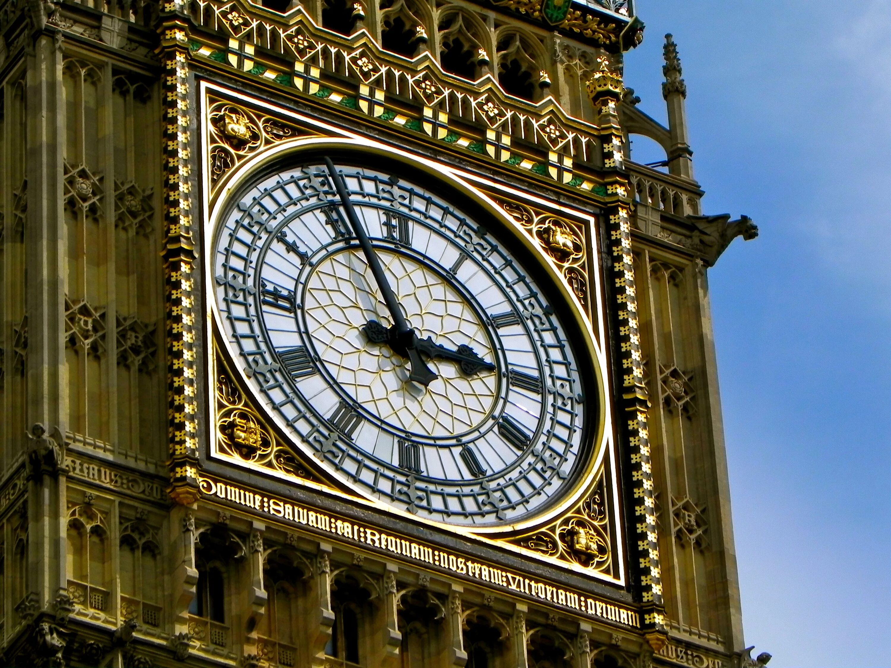 Самых больших часов. Биг-Бен (башня Елизаветы). Башенные часы Биг Бен. Часовня в Лондоне Биг Бен. Часы на башне Биг Бен.