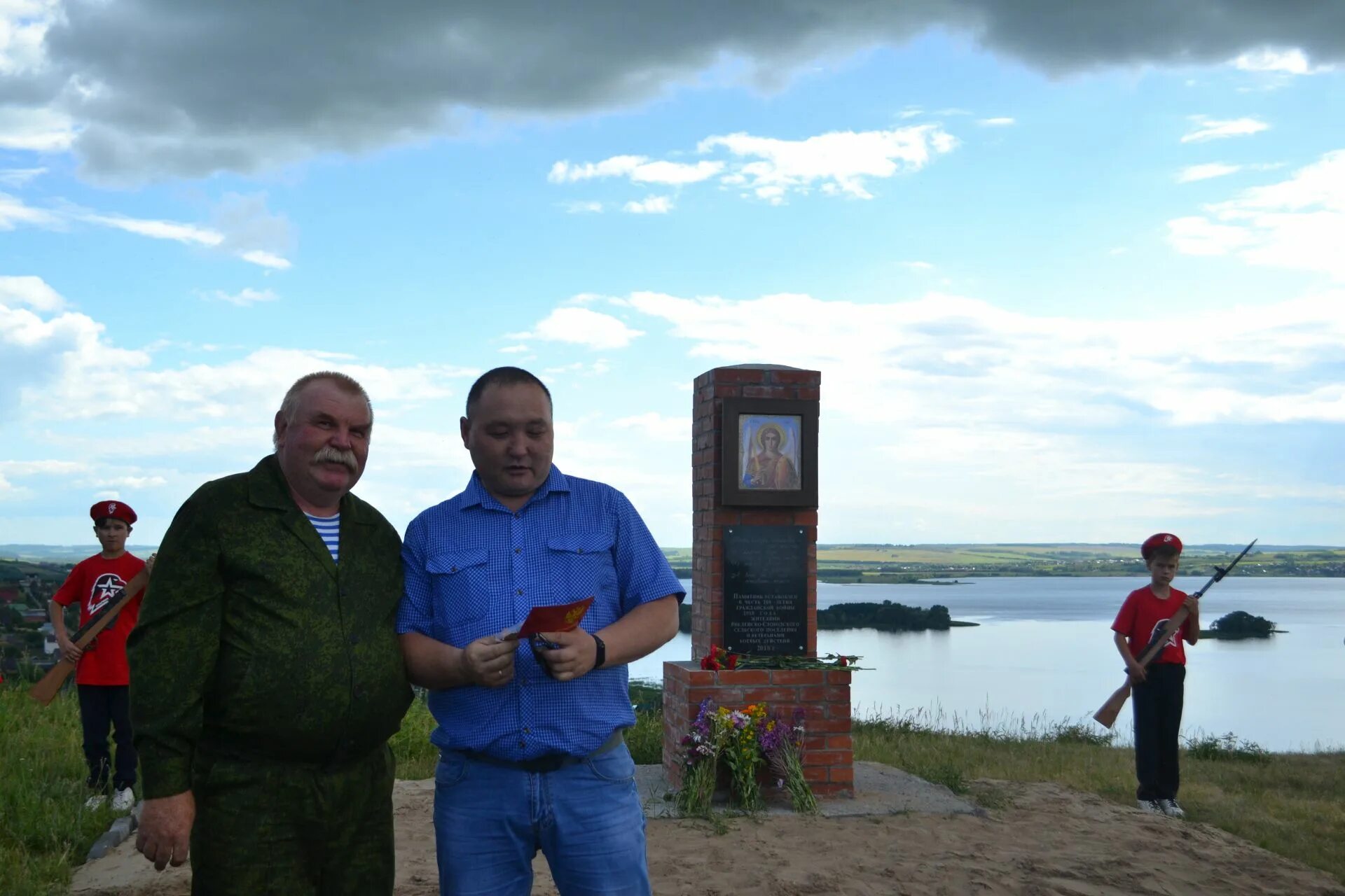 Точный прогноз погоды в кизильском. Памятники на горе Соколка. Соколки Кизильский район. Поселок Соколки Кизильского района. Соколки Кизильский район Челябинская область.