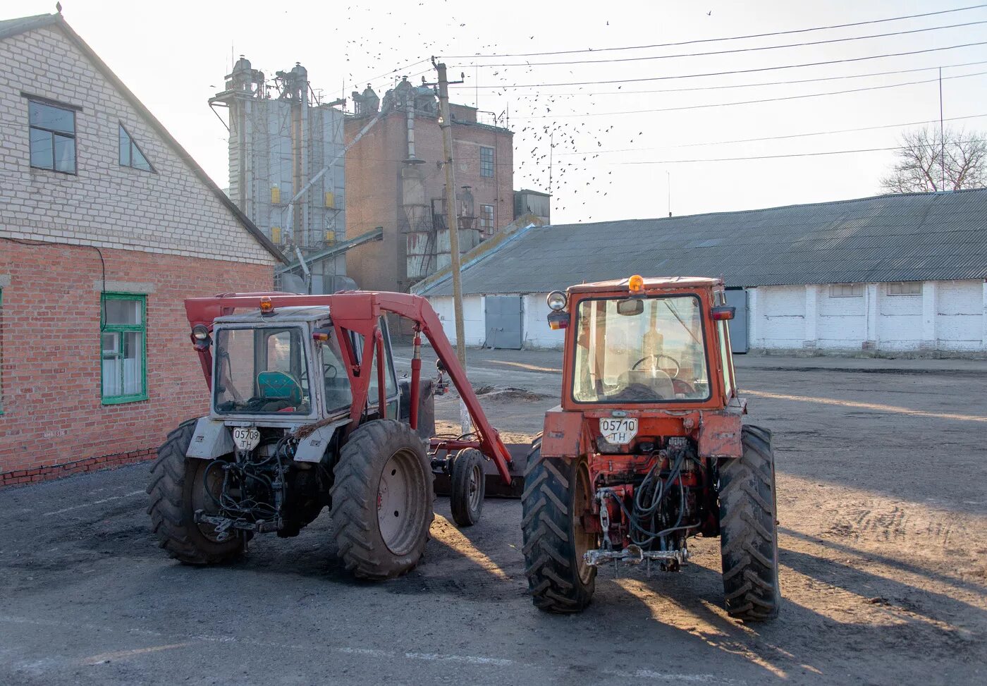 Трактор баз купить. ЮМЗ 5 трактор. Трактор ЮМЗ 6 стогомет. Трактор ЮМЗ 80. Трактор ЮМЗ 6 экскаватор.