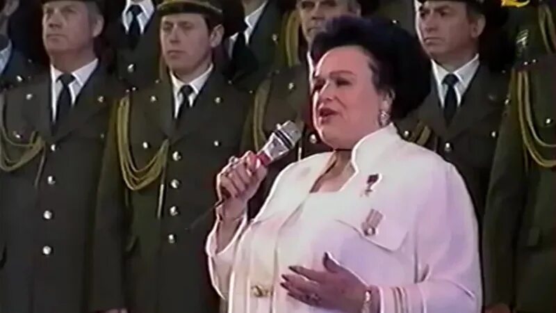 Зыкина поклонимся великим тем годам видео. Зыкина поклонимся великим. Поклонимся великим тем годам зыкина. Зыкина поклонимся великим. Видеоролик на песню поклонимся великим тем годам.