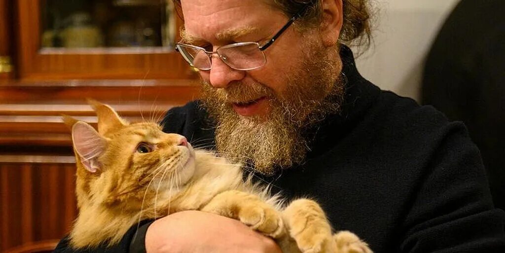 Кот владыка в псково печерском. Кот о тихона шевкунова. Кот отца тихона шевкунова. Псково печерский кот владыка. Тихон шевкунов и кот владыка.