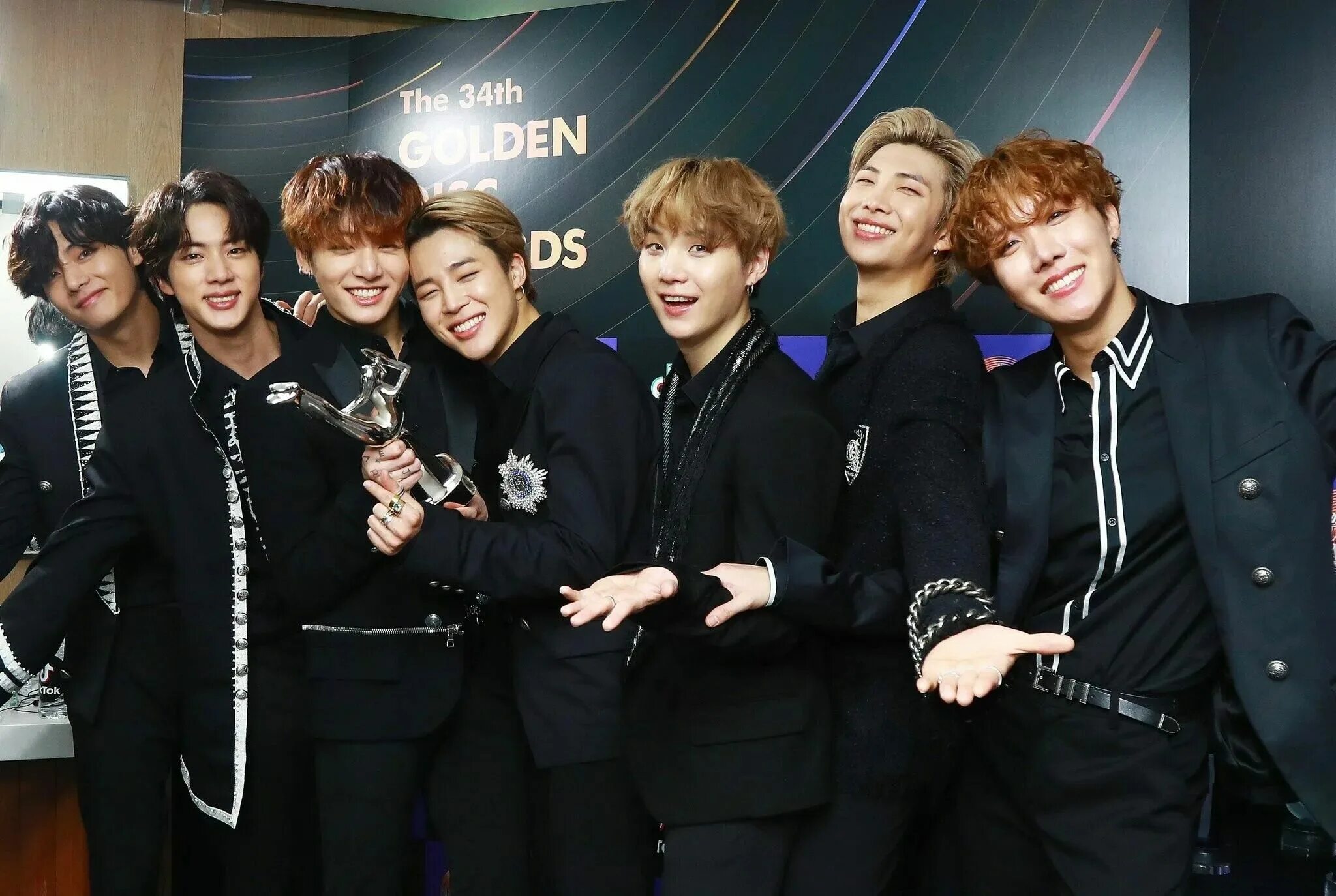 Антипод бтс. Корейская группа бтс. бтс golden disk awards 2025. бтс 2025. группа бтс 2025.