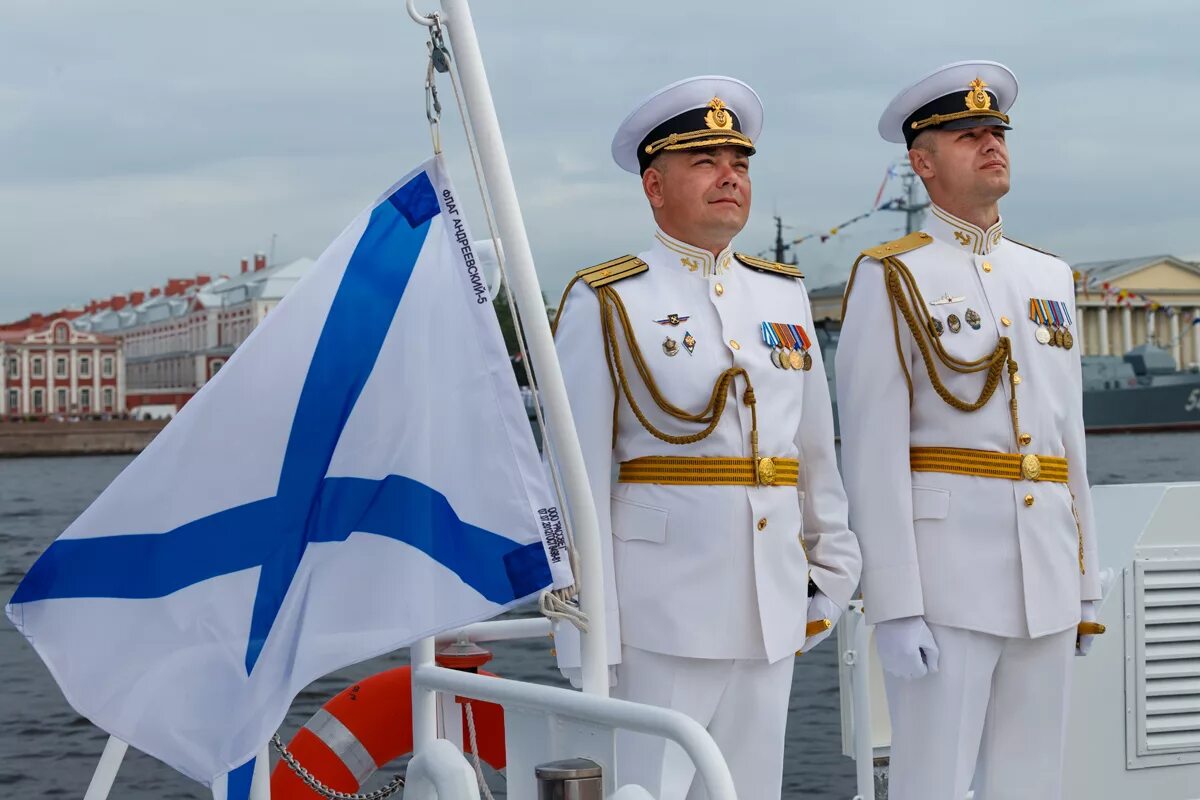 Вмс рф. Военно морской флот ВМФ России. ВМФ РФ военные. Белая парадная форма ВМФ офицеров РФ. Военно морской флот войска Российской Федерации.