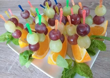 Канапе из фруктов для детей на день рождения.