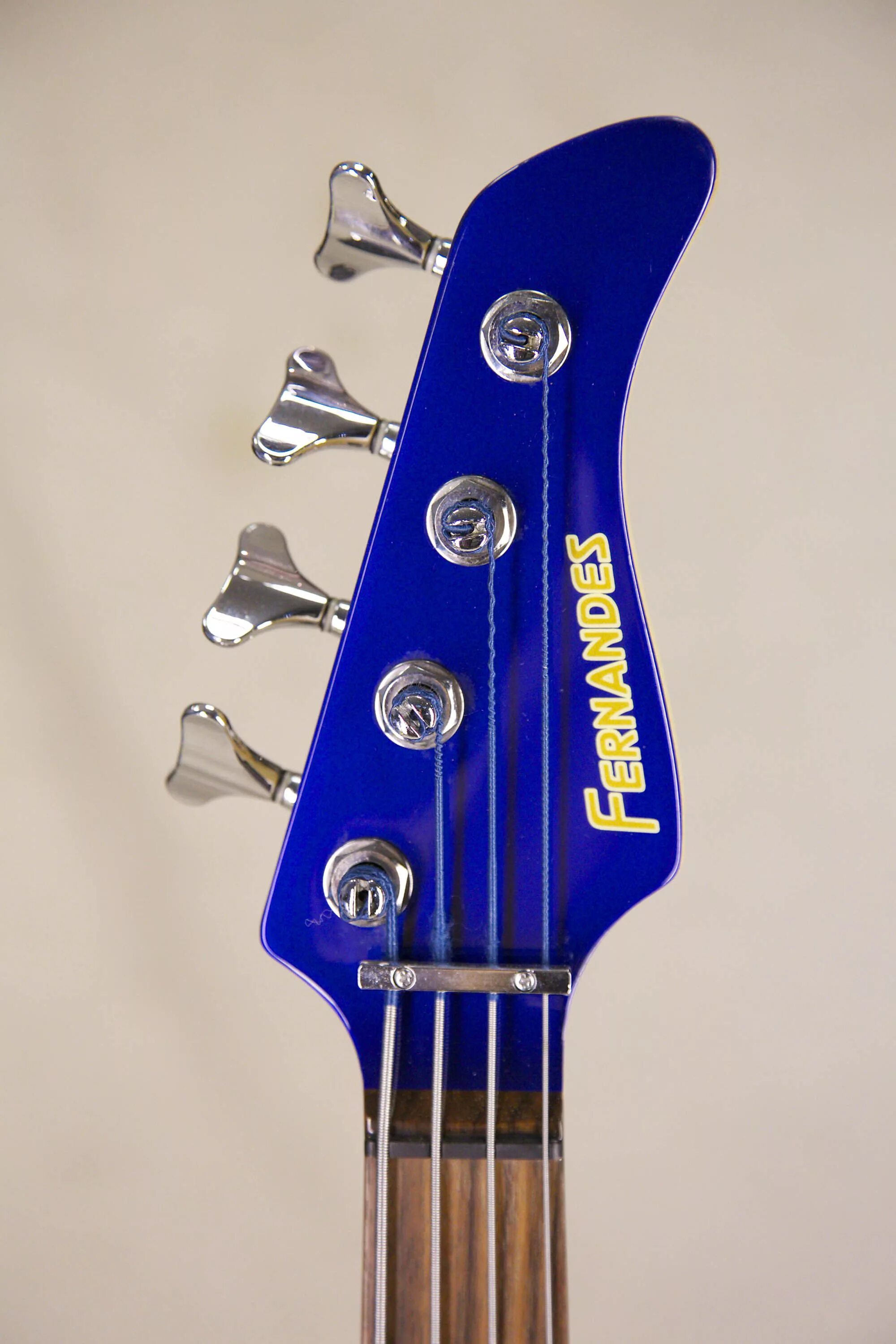 Pj bass. Fernandes PJ Bass. Бас гитара Fernandes. Fernandes гриф бас. Электрогитара Фернандес 65 HCH Blue.