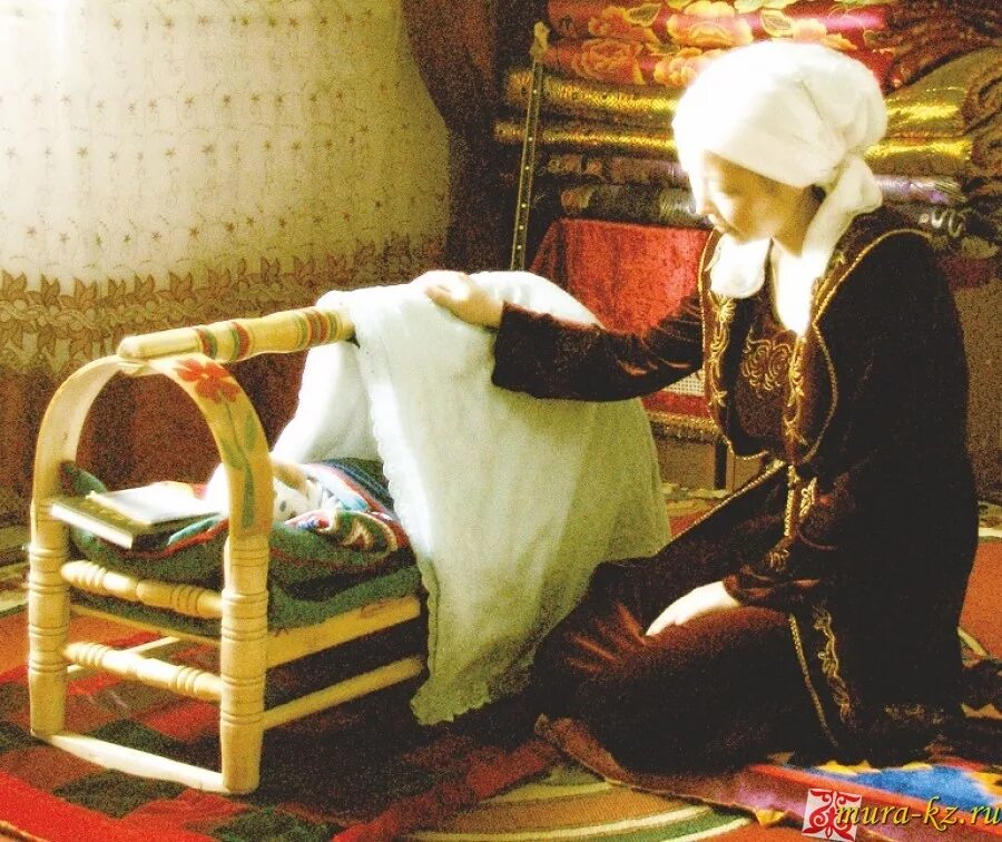 бесік ана. бесик казахская колыбель. казахские колыбельные. колыбельные у казахов на досках. казахская люлька.