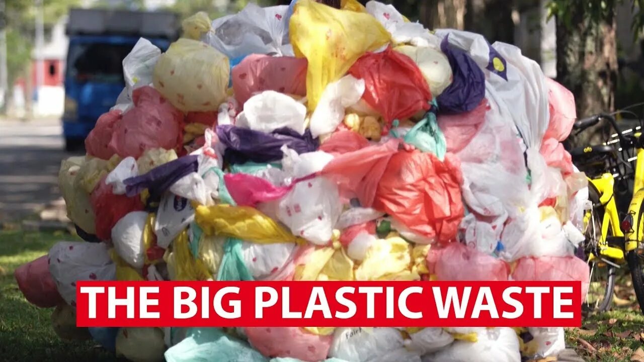 Big plastic. Waste and recycling. Пакет с пластиковыми бутылками. Пластиковые отходы. Пластик ресайклинг.