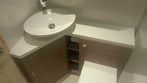 Стол в ванной шкаф